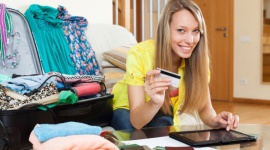 Trendy w podróżowaniu – gdzie i kiedy latamy, kiedy rezerwujemy bilety, ile wyda Podróże, LIFESTYLE - Najpopularniejszymi kierunkami wybieranymi przez Polaków były Ateny, Zurych, Londyn i Paryż wynika z danych internetowego biura podróży Tripsta.pl. Wśród lotów krajowych najpopularniejszy był kierunek Wrocław – Warszawa.