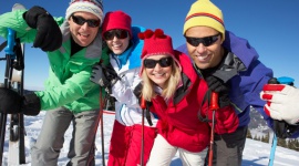 Gdzie na narty? 6 wskazówek dla oszczędnych Podróże, LIFESTYLE - Narty w Polsce czy za granicą? W sezonie czy poza nim? – te pytania zadaje sobie każdy dbający o swój budżet narciarz. Często zapominamy jednak o innych obciążających portfel czynnikach.