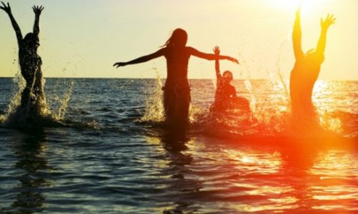 Wakacyjny niezbędnik: 10 wskazówek jak jak najlepiej wykorzystać urlop