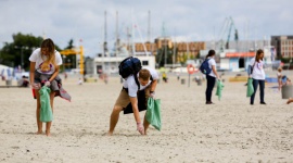 30 lipca - Dzień Bez Parawanu na plaży w Łebie! Podróże, LIFESTYLE - Wszechobecne parawany na naszych plażach i anegdoty o grajdołkach i parawanowych wojnach od lat budują negatywny stereotyp polskiego wypoczynku.