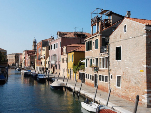 Podróże śladem europejskich karnawałów Podróże, LIFESTYLE - W lutym warto pokusić się o wyjazd do jednego z popularnych, europejskich miast i dać się porwać magii karnawału oraz zwyczajom, które panują w danym regionie.