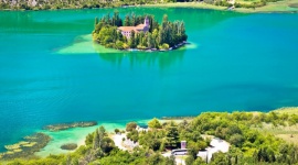 Jak w tym roku będzie wyglądała podróż samochodem do Chorwacji? Podróże, LIFESTYLE - Wzmożone kontrole graniczne, wyższe opłaty za autostrady, droższe paliwo i więcej godzin w podróży – tak w tym roku może wyglądać wakacyjna podróż samochodem do ulubionej przez Polaków Chorwacji.
