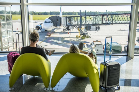 Last minute z Wrocławia Podróże, LIFESTYLE - Jeśli wypoczynek z biurem podróży, to najchętniej w Grecji, Turcji, Hiszpanii i Bułgarii. Właśnie te kierunki czarterowe są najczęściej wybierane przez pasażerów wrocławskiego lotniska w tym sezonie. W ofercie biur podróży są jeszcze ciekawe propozycje na pozostałą cześć wakacji.