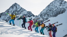 Lodowiec Stubai: najważniejsze wydarzenia w sezonie zimowym 2017/ 2018 Podróże, LIFESTYLE - Największy lodowcowy ośrodek narciarski w Austrii gwarantuje śnieg na stokach od października do czerwca oraz szybki wjazd nowoczesną kolejką 3S Eisgratbahn. Kusi też snowparkiem, testami sprzętu, obozami treningowymi, kuchnią gourmet oraz zawodami FIS Freeski World Cup Stubai.