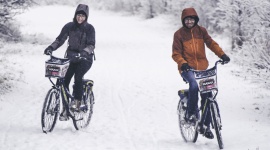 Rowerowa zima na sto dwa…tysiące kilometrów! Podróże, LIFESTYLE - Jako pierwszy i jedyny w Polsce, krakowski jednoślad dostępny jest przez cały rok. Nawet w najzimniejsze dni Wavelo było wyjątkowo popularnym środkiem transportu – od początku grudnia jego użytkownicy zanotowali ponad 40 tysięcy wypożyczeń.