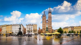 Za co warszawiacy kochają Kraków? Podróże, LIFESTYLE - Polska obfituje w idealne miejsca do spędzenia dni wolnych, ale to szczególnie Kraków upatrzyli sobie na weekendowe wypady mieszkańcy stolicy. Coraz więcej osób decyduje się na krótkie wyjazdy, aby odpocząć od codziennych obowiązków, poznać nowe miejsca i odkryć swój kraj.