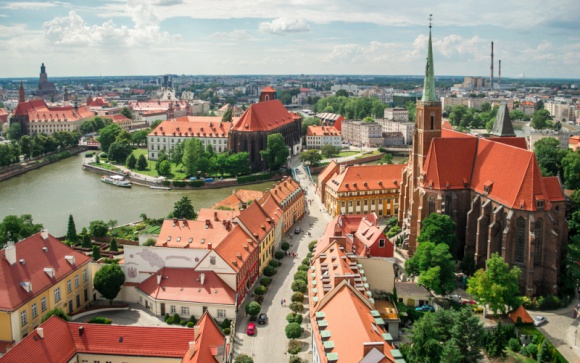 Wakacyjny przewodnik po dolnośląskich atrakcjach Podróże, LIFESTYLE - Regionem, który z pewnością spełni nasze oczekiwania jest Dolny Śląsk, słynący z zabytkowych zamków, pięknych ogrodów, górskich widoków, bajkowych parków oraz restauracji ze smaczną kuchnią.