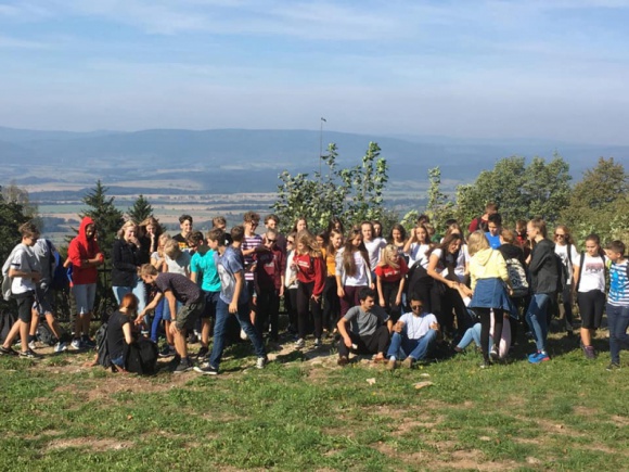 Warsztaty, które otwierają na świat Podróże, LIFESTYLE - Spotkania z wolontariuszami z całego świata, poznawanie innych kultur i przełamywanie komunikacyjnych barier – takie są zalety warsztatów Euroweek Szkoła Liderów, w których wzięli udział uczniowie Zespołu Szkół Społecznych Fundacji Edukacji „Fabryczna 10”.