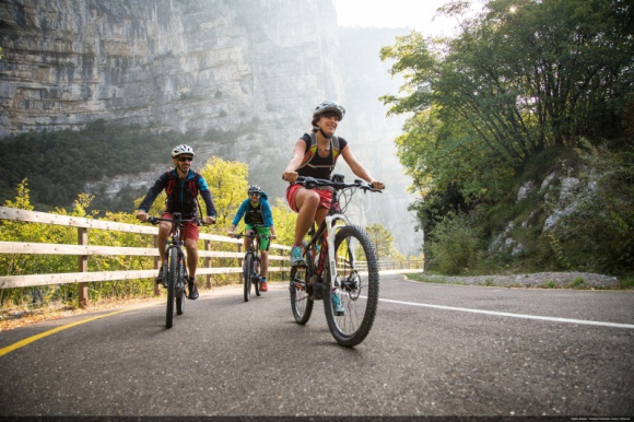 Trentino: trasy rowerowe godne polecenia Podróże, LIFESTYLE - W Trentino, północnej prowincji Włoch, jest 431 km ścieżek rowerowych, co sprzyja aktywnemu wypoczynkowi. Poniżej przedstawiamy 5 tras rowerowych, wśród których adepci kolarstwa, bez względu na poziom zaawansowania, znajdą coś dla siebie.