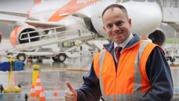 Nieudana podróż samolotem. Na jakich zasadach można dochodzić odszkodowania? Podróże, LIFESTYLE - Sezon urlopowy to czas wzmożonego ruchu lotniczego. To właśnie w tym okresie notowanych jest najwięcej opóźnień samolotów, odwoływane są loty i zgłaszane zagubienia bagażu. Kiedy można uzyskać odszkodowanie za nieudaną podróż samolotem podczas wakacji i jak dochodzić swoich praw?