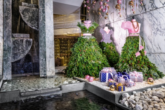 Art de Noël. Christmas Couture – moda na Święta w hotelach Sofitel Podróże, LIFESTYLE - Celebracja Bożego Narodzenia – Art de Noël – jest dla Sofitel Hotels & Resorts, ambasadorów francuskiej kultury na całym świecie, jednym z najważniejszych wydarzeń. Co roku marka ta wybiera magiczny i niepowtarzalny motyw przewodni, który towarzyszy gościom w czasie Świąt.
