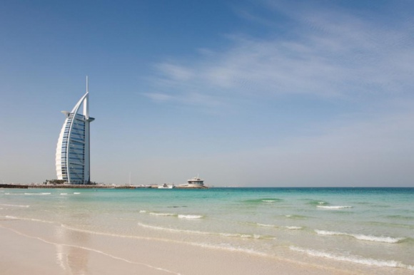 Odkryj Emiraty z pokładu Costa Diadema Podróże, LIFESTYLE - Jak połączyć przyjemność z przyjemnością? Wybierz się na rejs po Emiratach Arabskich statkiem Costa Diadema. Zima to najlepsza pora na zwiedzanie tego niezwykłego kraju, a nasz statek to prawdziwy luksus na falach. Czy może być lepsze połączenie?