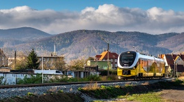 Koleje Dolnośląskie latem z "Latem z KD" Podróże, LIFESTYLE - Rusza wakacyjna akcja pn. „Lato z KD”, mająca na celu wsparcie odbudowy ruchu turystycznego. Będzie trwała przez trzy wakacyjne miesiące i docelowo swoim zasięgiem obejmie całe Województwo Dolnośląskie.