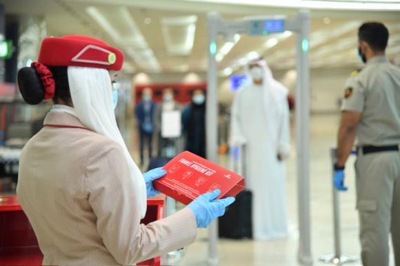 Lataj bezpiecznie z Emirates Podróże, LIFESTYLE - Bezpieczeństwo i dobre samopoczucie pasażerów i pracowników jest dla linii Emirates najwyższym priorytetem.