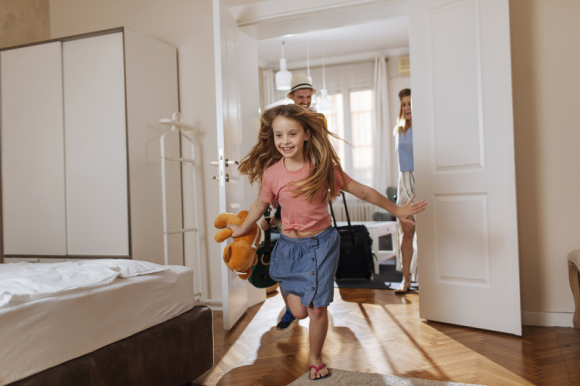 Hotele Accor są gotowe na wakacyjne przyjęcie najmłodszych gości Podróże, LIFESTYLE - Hotele grupy Accor to nie tylko doskonała propozycja wypoczynkowa dla rodzin, ale przede wszystkim miejsca, w których na dzieci czekają place zabaw, animacje, kąciki zabaw, bezpłatny pobyt i wyjątkowe śniadania. W hotelach Accor można zrealizować też bony turystyczne.